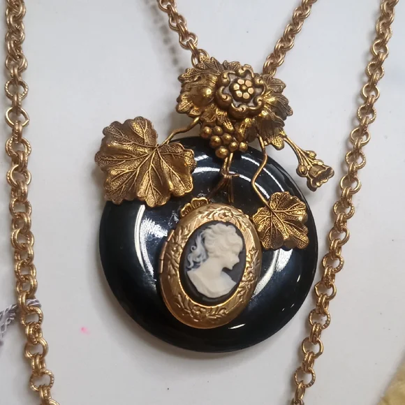 Vintage Jan Michaels Black Onyx Cameo Necklace